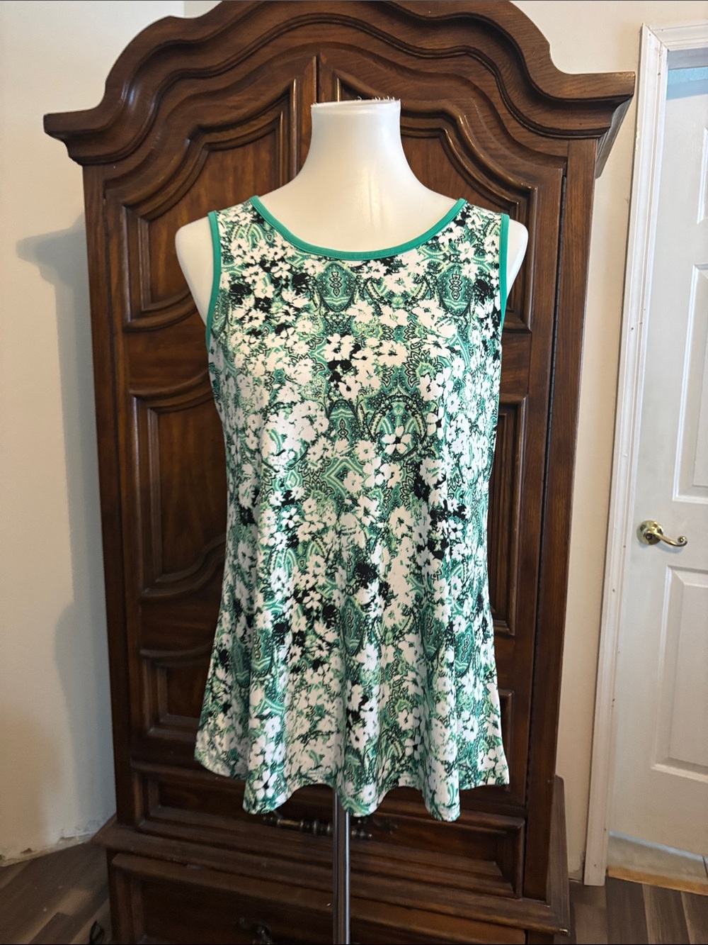 Ava & Grace white and green floral print tank top